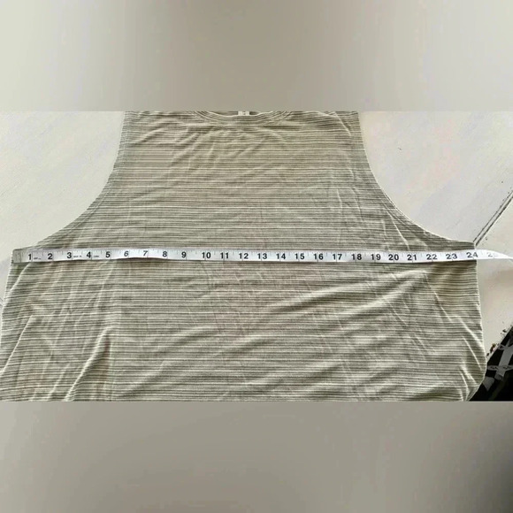 Athleta Women’s Cloudlight Muscle Tank Striped Tuscan Olive SZ 2X (E7) - Picture 7 of 9